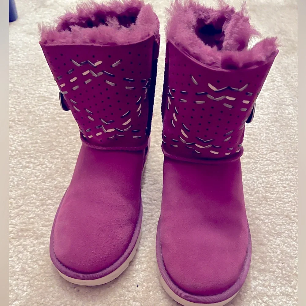 UGG Bailey Button - Picture 2 of 6